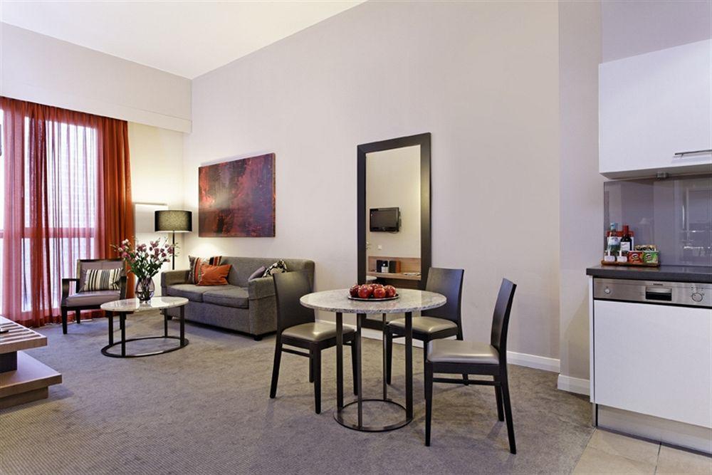 Adina Checkpoint Charlie 4* Berlino