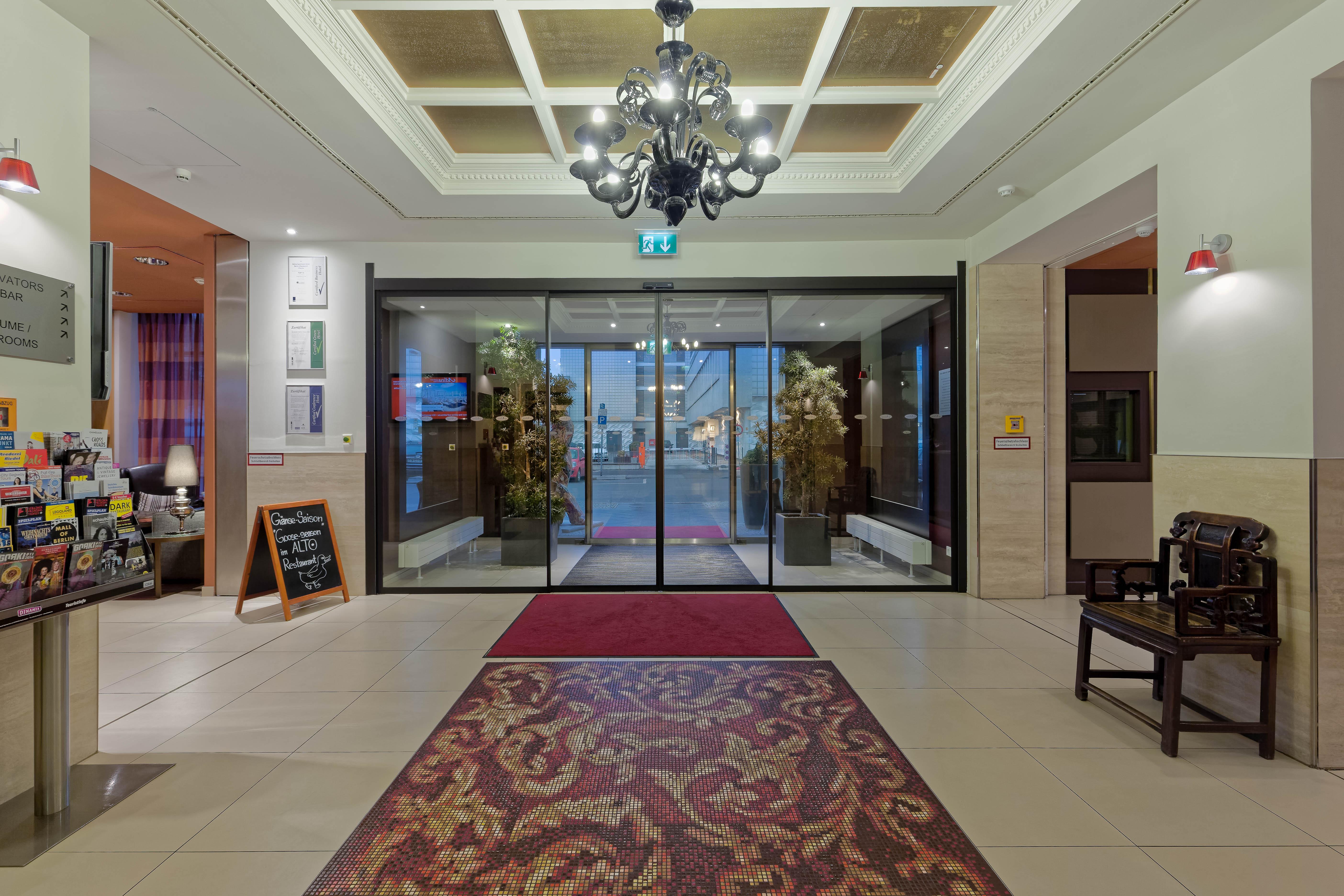 Adina Checkpoint Charlie Aparthotel