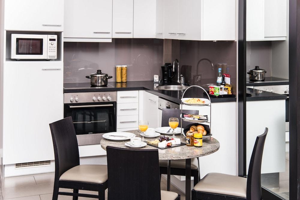 Adina Checkpoint Charlie Aparthotel 4*