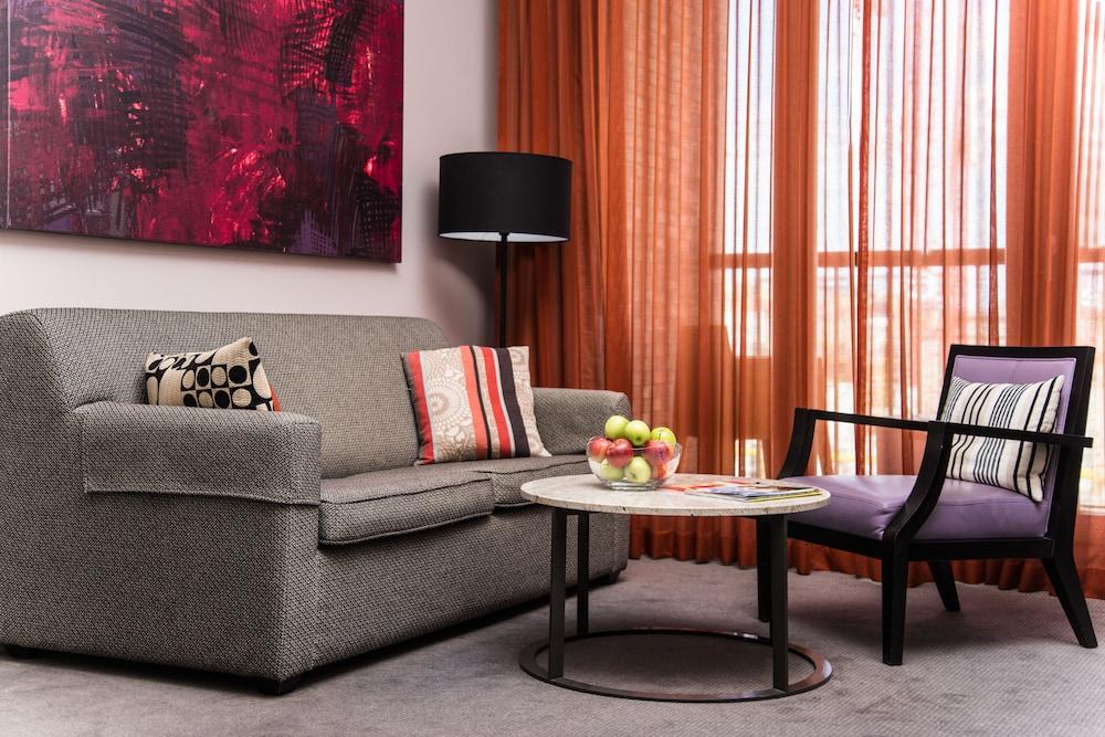 Adina Checkpoint Charlie Aparthotel 4*