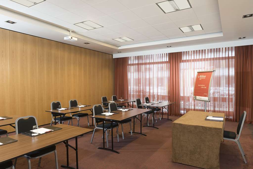 Adina Checkpoint Charlie Aparthotel