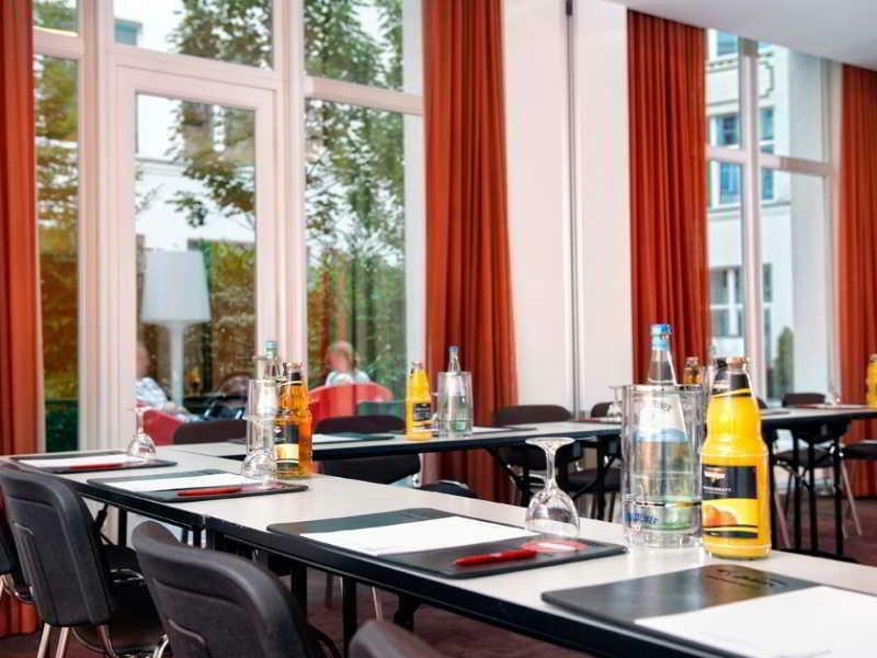 Adina Checkpoint Charlie Aparthotel 4*